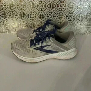 Brooks Women’s Adrenaline GTS 22 Running Shoes. Size 8 W. Preowned.